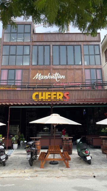 THI CÔNG LẮP ĐĂT THIẾT KẾ ĐÈN SÂN KHẤU TẠI CHEERS Bar & Restaurant – ĐÀ NẴNG